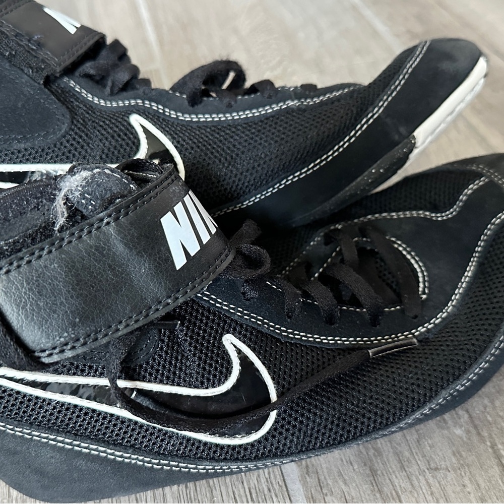 Nike Black and White Wrestling Shoes with Classic Design